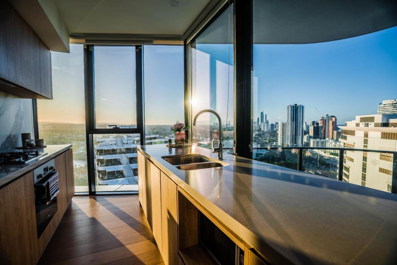 2 Bedroom Luxurious Family Apartment Next To Pacific Fair - Broadbeach Gold Coast Gc22 Eksteriør bilde
